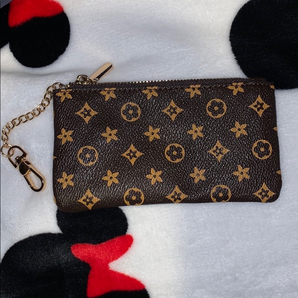 𝐌𝐢𝐧𝐢 𝐤𝐞𝐲 𝐫𝐢𝐧𝐠 𝐰𝐚𝐥𝐥𝐞𝐭